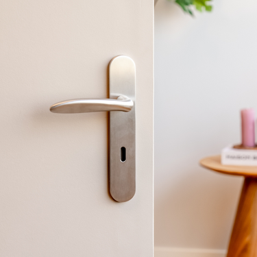 Benevento door handle stainless steel with rounded shield SL72