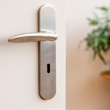 Benevento door handle stainless steel with rounded shield SL72
