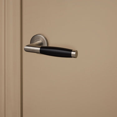 Ascoli door handle stainless steel with round rosette