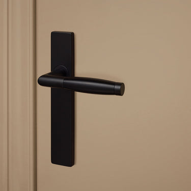Ascoli door handle black with rectangular shield