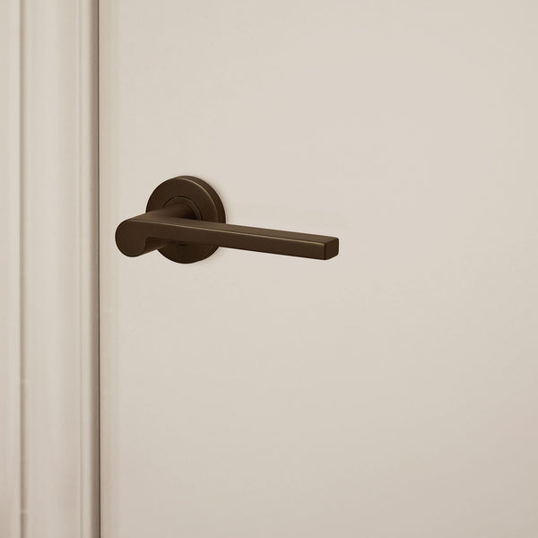 Caserta door handle bronze with round rosette