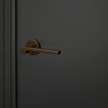 Caserta door handle bronze with round rosette