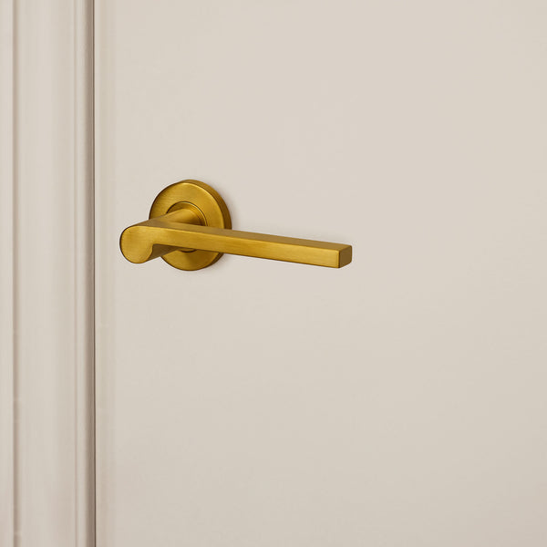 Caserta door handle Matt gold PVD coated with round rosette