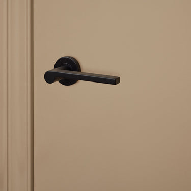Caserta door handle black with round rosette