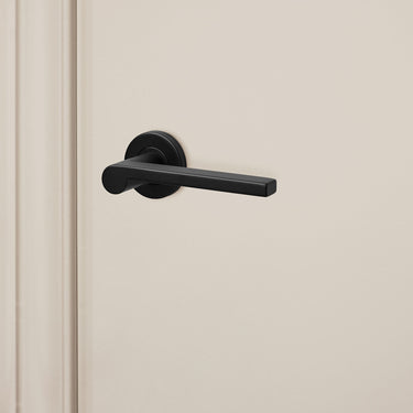 Caserta door handle black with round rosette