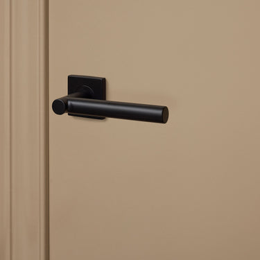 Grossetto door handle black with square rosette