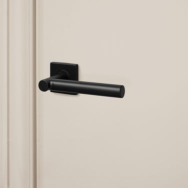 Grossetto door handle black with square rosette