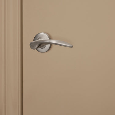 Lodini door handle stainless steel with round rosette