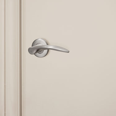 Lodini door handle stainless steel with round rosette