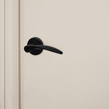 Lodini door handle black with round rosette