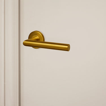 Mantua door handle matt gold PVD coated with round rosette