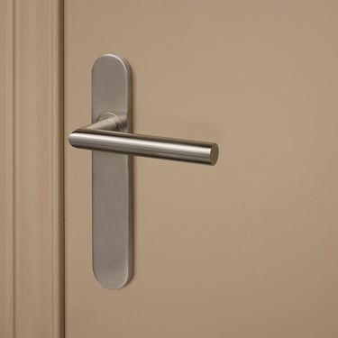 Mantua door handle stainless steel with rounded shield