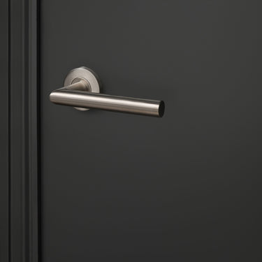 Mantua door handle stainless steel with round rosette