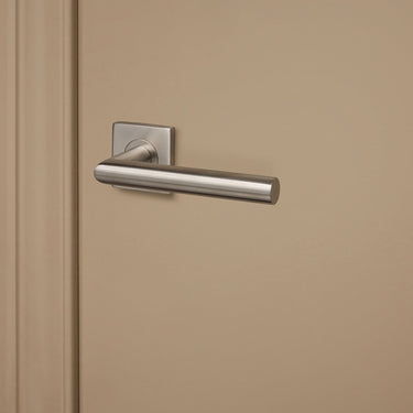 Mantua door handle stainless steel with square rosette
