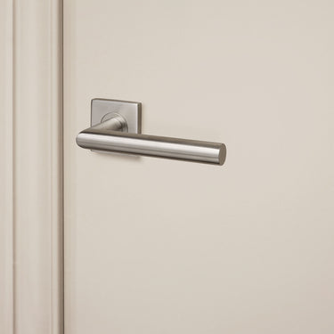 Mantua door handle stainless steel with square rosette