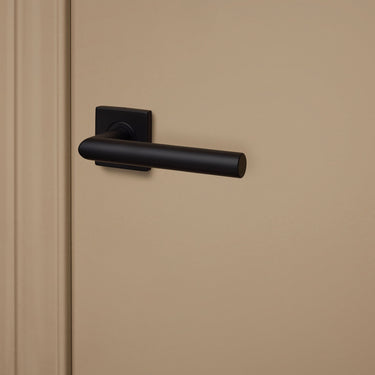 Mantua door handle black with square rosette
