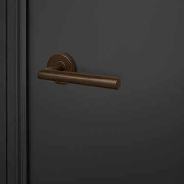 Mantua door handle bronze with round rosette