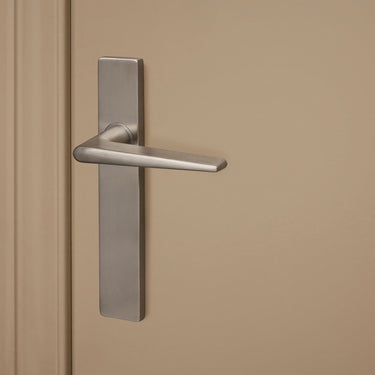 Modena door handle stainless steel with rectangular shield