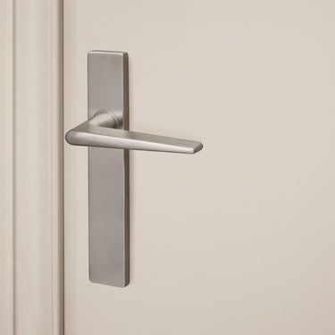 Modena door handle stainless steel with rectangular shield