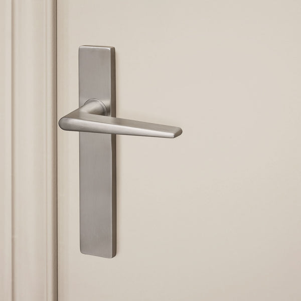 Modena door handle stainless steel with rectangular shield