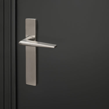 Modena door handle stainless steel with rectangular shield