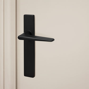 Modena door handle black with rectangular shield