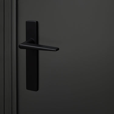 Modena door handle black with rectangular shield