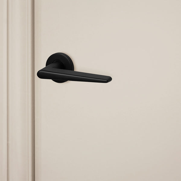Modena door handle black with round rosette