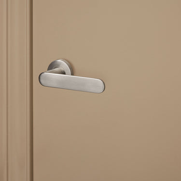 Novara door handle stainless steel with round rosette