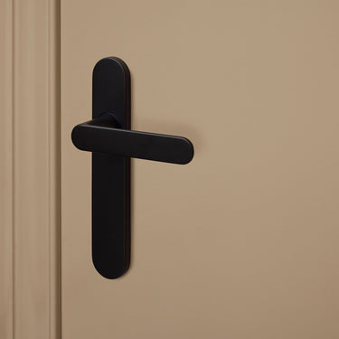 Novara door handle black with rounded shield