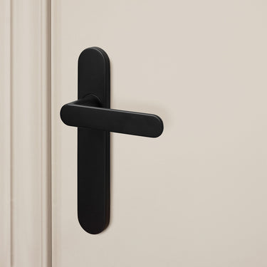 Novara door handle black with rounded shield