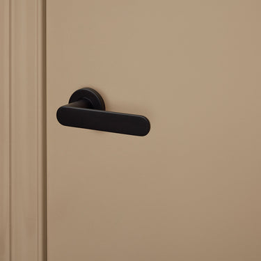 Novara door handle black with round rosette