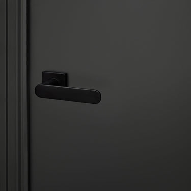 Novara door handle black with square rosette