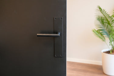 Nuoro door handle black on blind shield