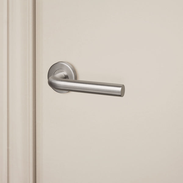Oristano door handle stainless steel with round rosette