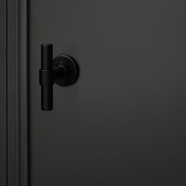 Pesaro door handle black with round rosette