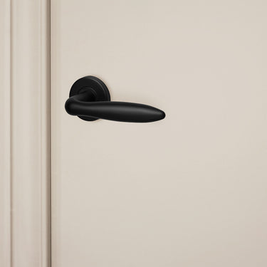 Pratona door handle black with round rosette