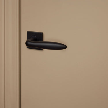 Pratona door handle black with square rosette