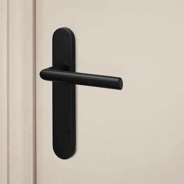 Ragusa door handle black with rounded shield