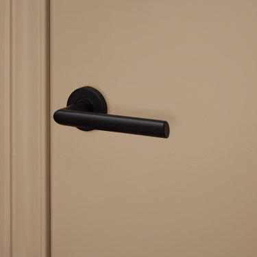 Ragusa door handle black with round rosette