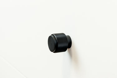 Cabinet knob Ribbed black 20x25 mm
