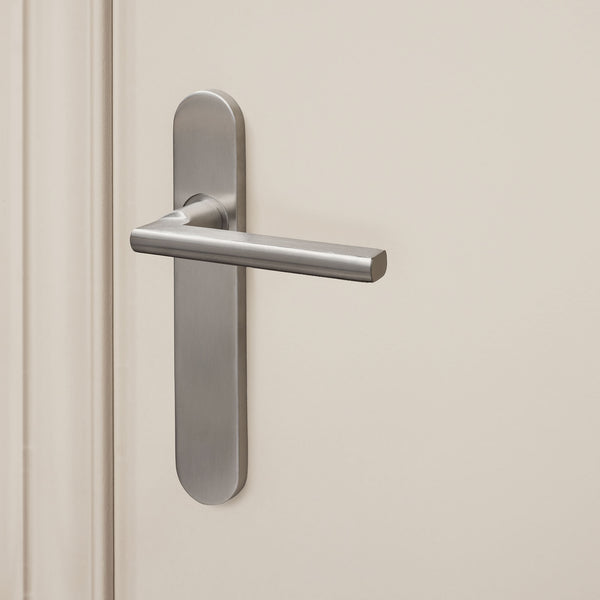 Teramo door handle stainless steel with rounded shield