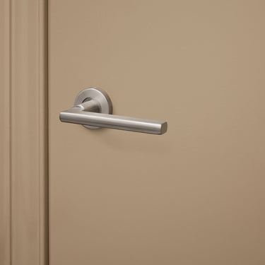 Teramo door handle stainless steel with round rosette