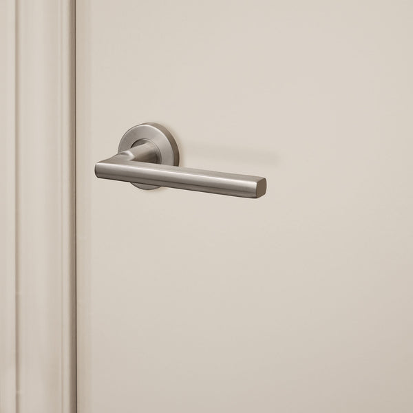 Teramo door handle stainless steel with round rosette