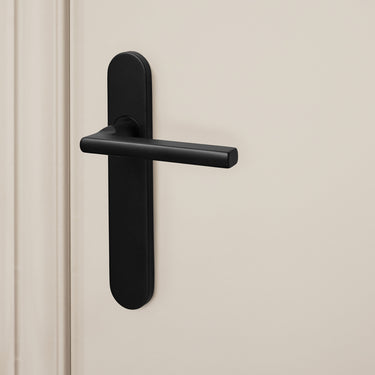 Teramo door handle black with rounded shield