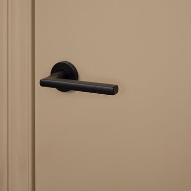 Teramo door handle black with round rosette