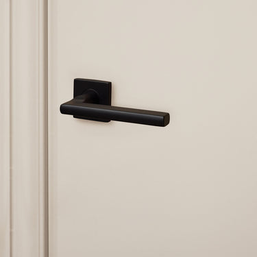 Teramo door handle black with square rosette