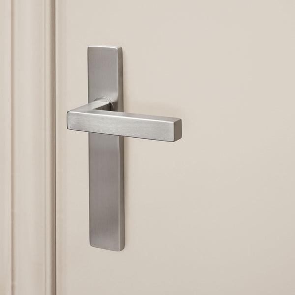 Viterbo door handle stainless steel with rectangular shield