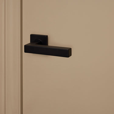 Viterbo door handle black with square rosette