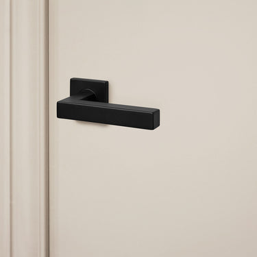 Viterbo door handle black with square rosette